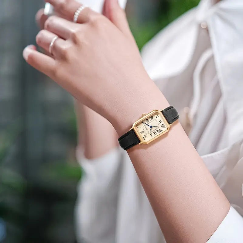 ZEVORA Vivelle Crest Watch – Gold
