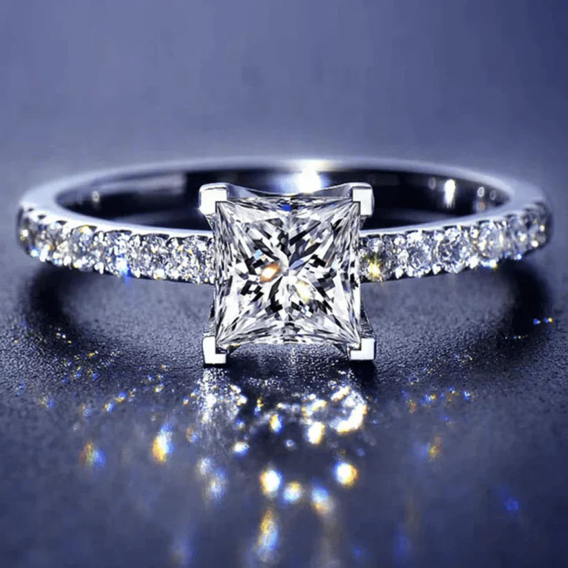 ZEVORA Leontina Gualtieri White Gold Ring