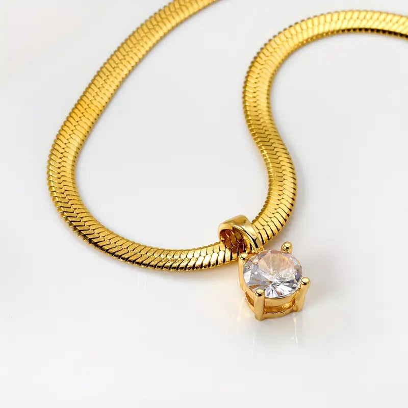 ZEVORA Elegant Rhinestone Pendant Necklace – Gold