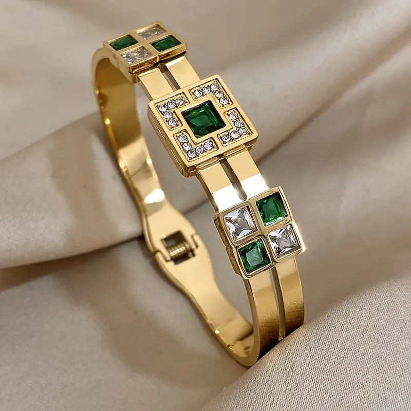 ZEVORA Esme Carrington Bracelet – Gold Stone Bracelet in Green & White