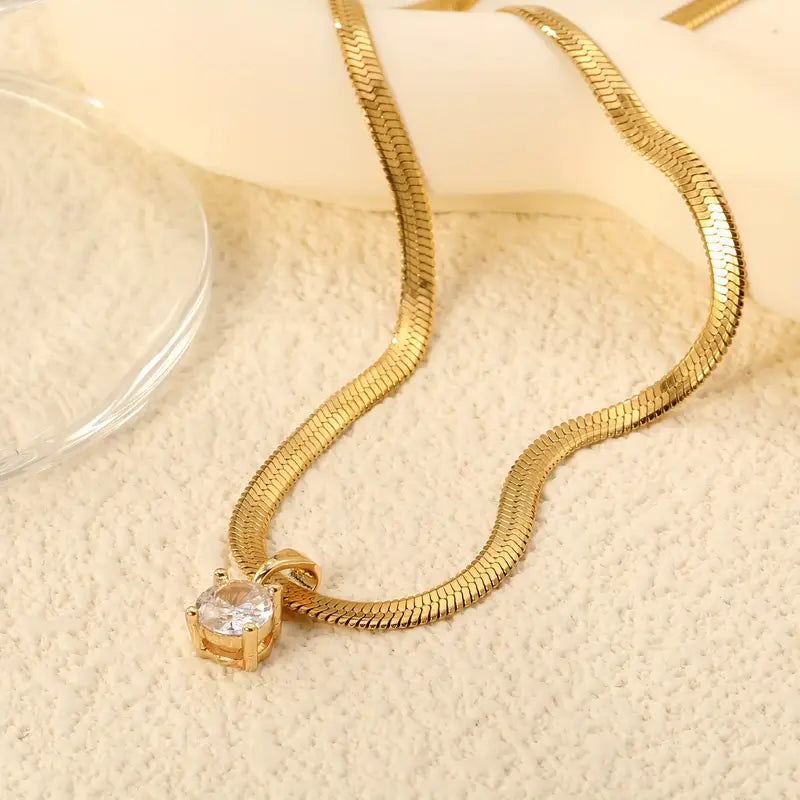ZEVORA Elegant Rhinestone Pendant Necklace – Gold