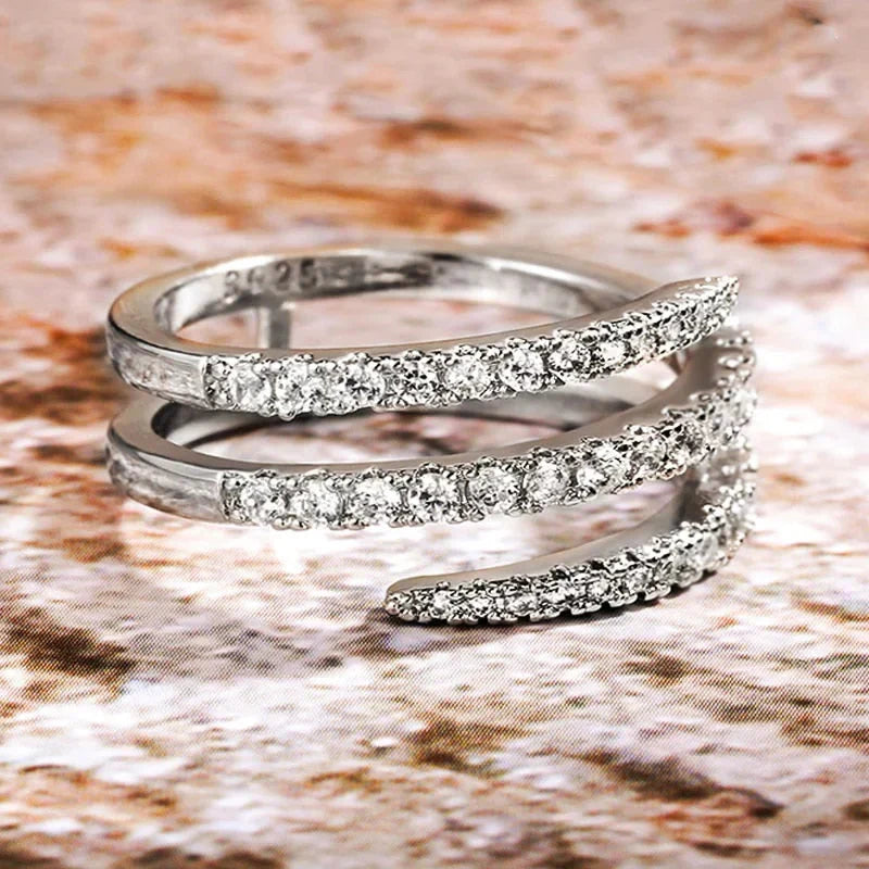 ZEVORA Mariavittoria Sassetti Ring – 18K White Gold Sculptural Statement Ring