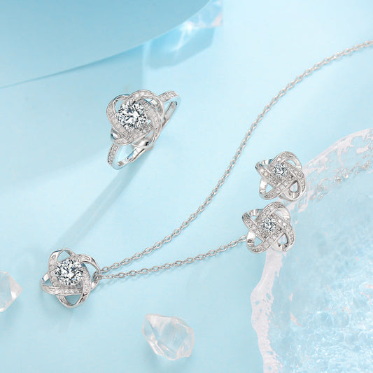 ZEVORA Fleur de Givre Clover Knot Jewelry Set – White Gold