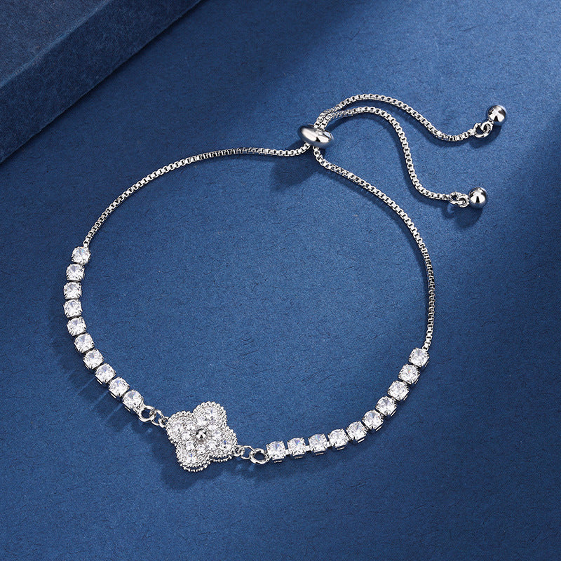 ZEVORA Aria Clover Charm Jewelry Set – White Gold