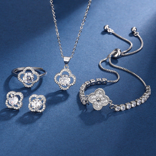 ZEVORA Aria Clover Charm Jewelry Set – White Gold