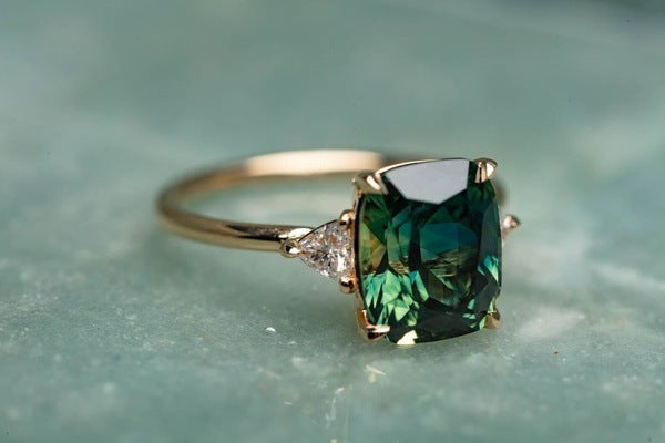 ZEVORA Vintage Green Gemstone Ring – Gold Emerald-Inspired Statement Ring