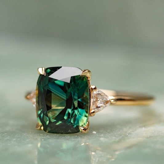 ZEVORA Vintage Green Gemstone Ring – Gold Emerald-Inspired Statement Ring