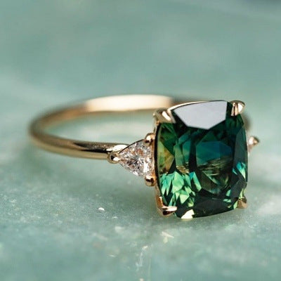 ZEVORA Vintage Green Gemstone Ring – Gold Emerald-Inspired Statement Ring