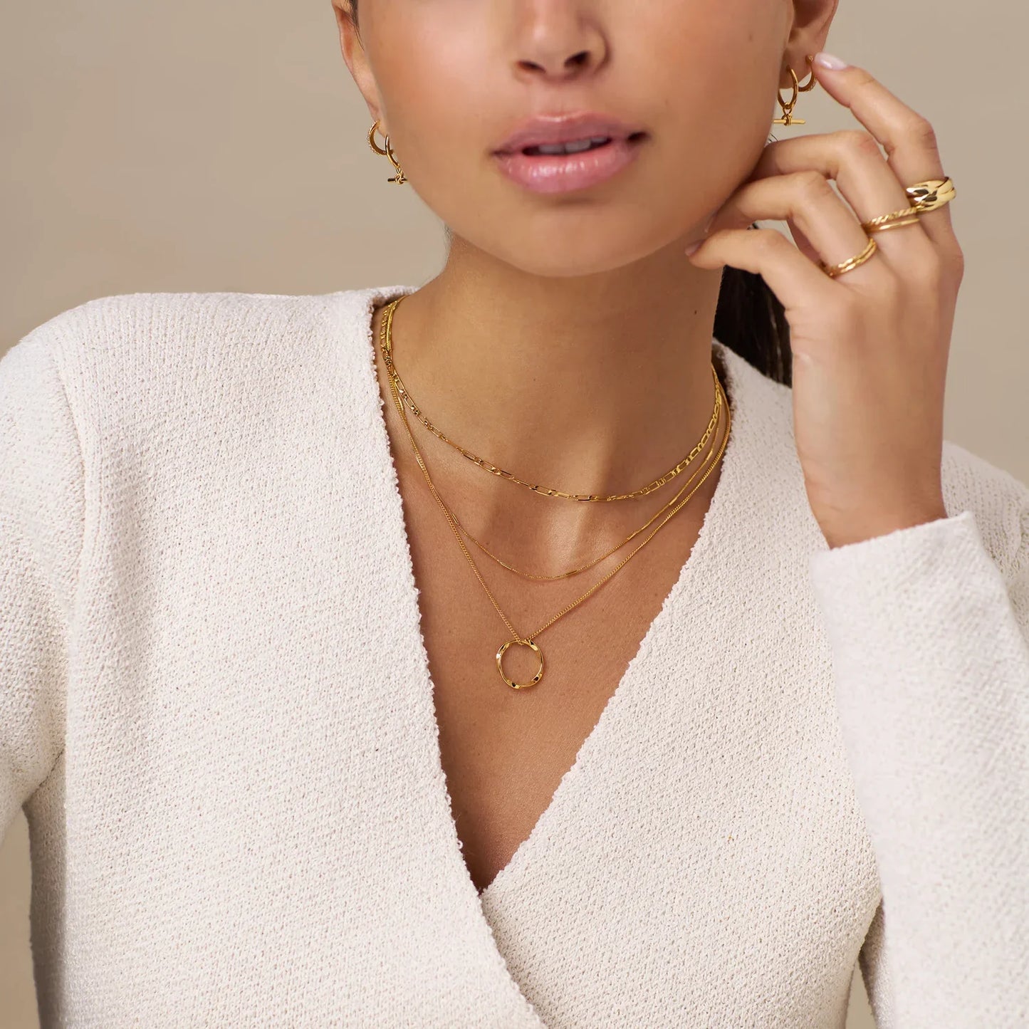 ZEVORA Open Circle Three Row Necklace – Gold