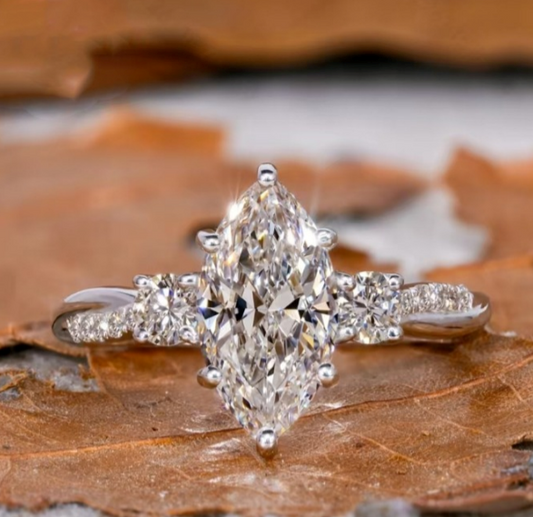 ZEVORA Maxine Ring Set – 18K White Gold Elegant Stacking Ring Set