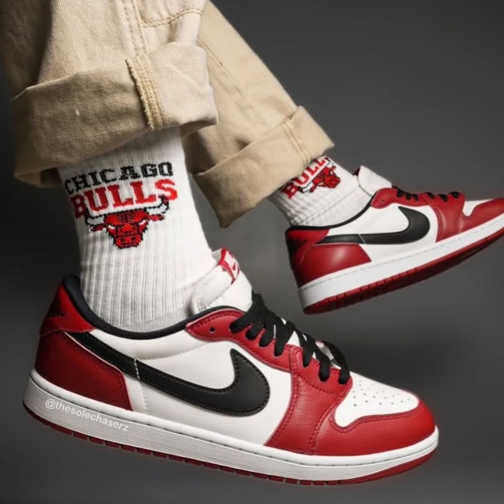 Air Jordan 1 Low OG Chicago 2025