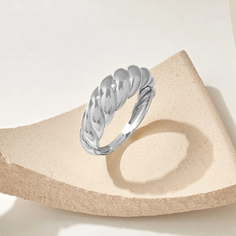 ZEVORA Croissant Ring – White Gold