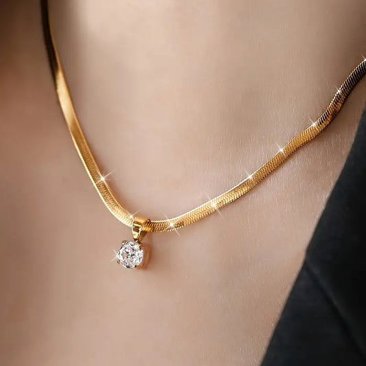ZEVORA Elegant Rhinestone Pendant Necklace – Gold