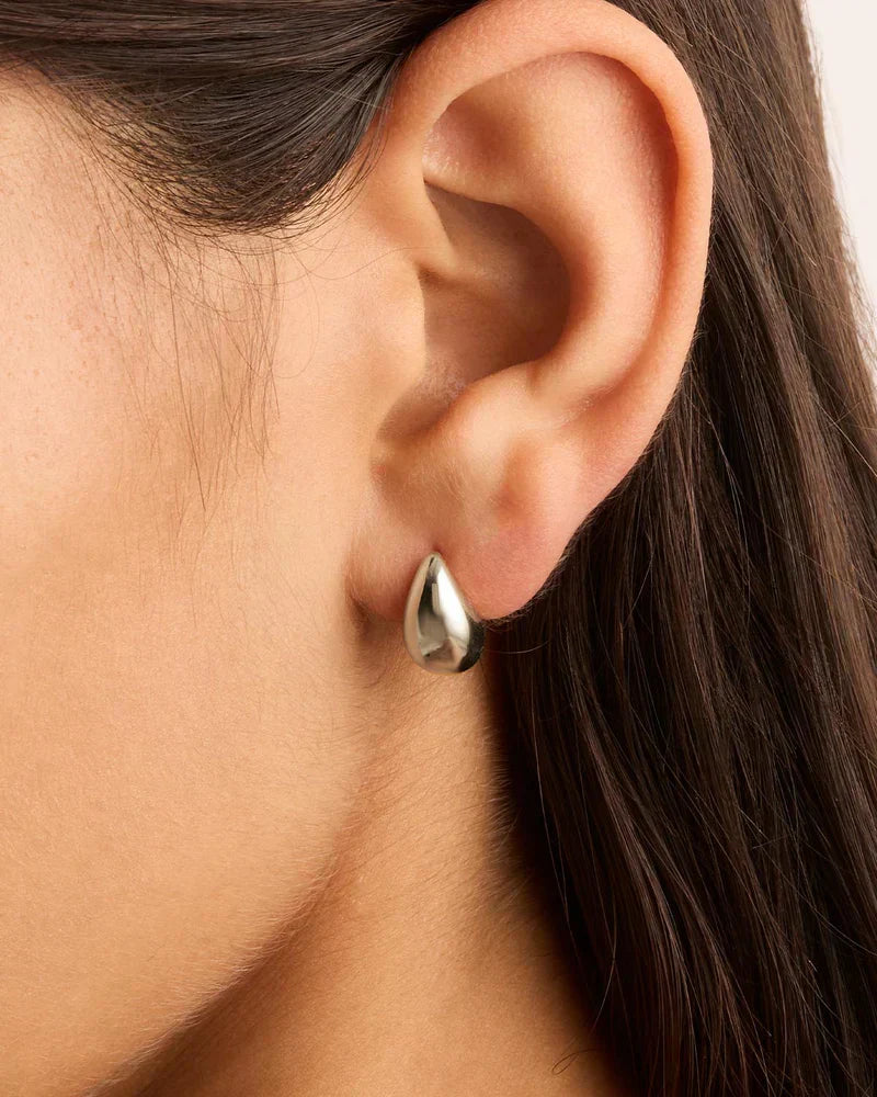 ZEVORA Mato Drop Earrings – 18K White Gold Sculptural Drop Earrings