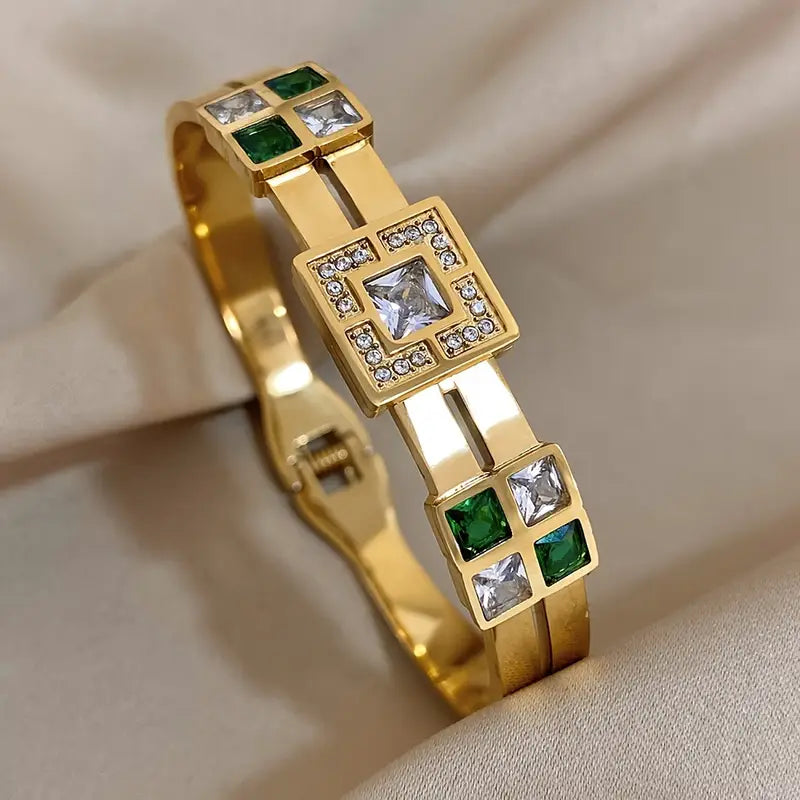 ZEVORA Esme Carrington Bracelet – Gold Stone Bracelet in Green & White